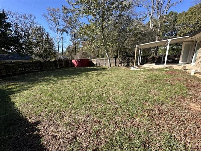 Building Photo - 10172 Hillside Dr