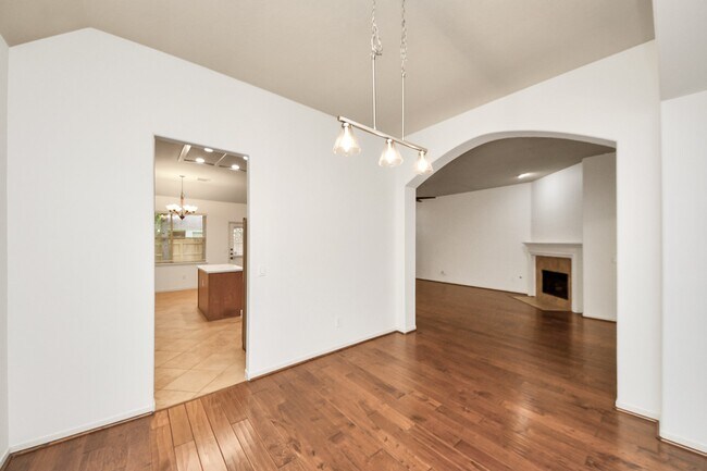 Building Photo - 42 S Lace Arbor Dr
