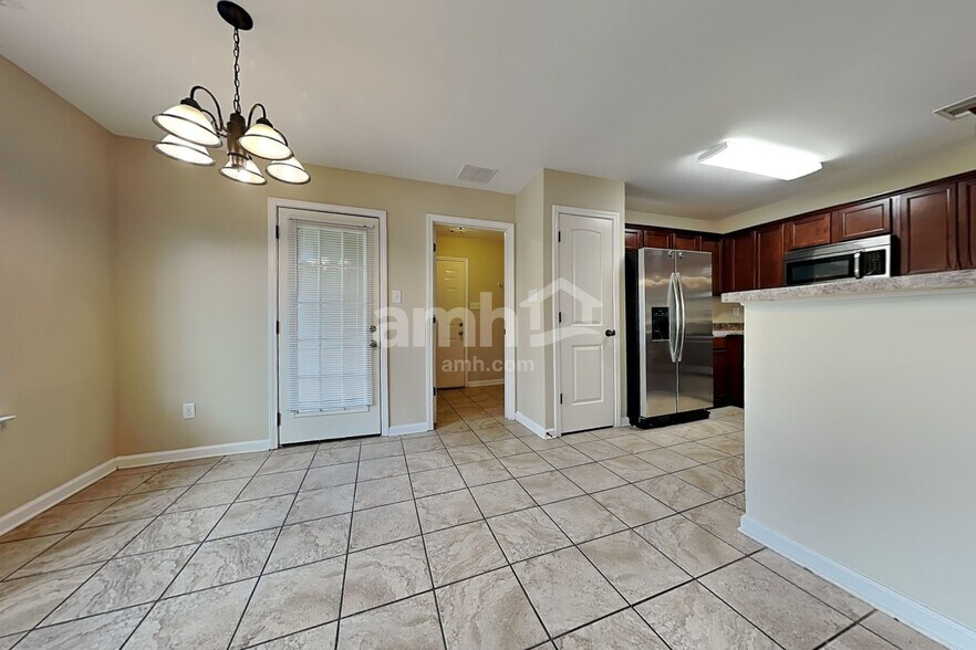 Building Photo - 10185 Sorrento Pl