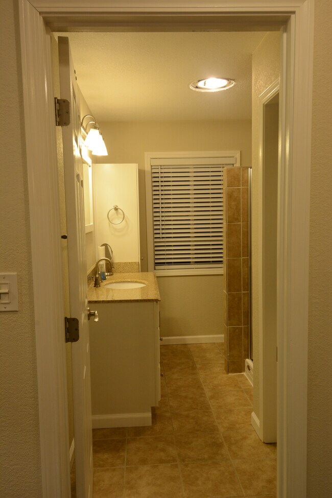 Building Photo - 2835 Whipple Ave