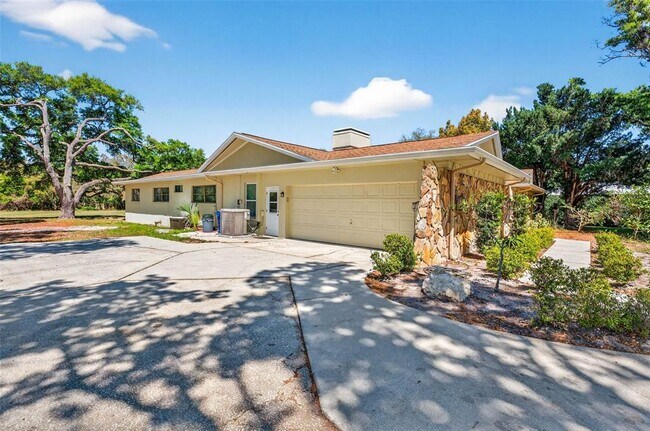 Building Photo - 2111 Paddock Cir