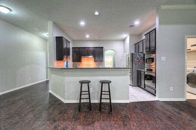 Building Photo - 7810 Oak Moss Dr