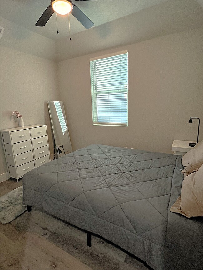 Building Photo - 19106 Sears Dr