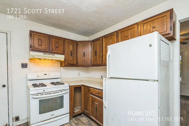 Building Photo - 1721 Scott St