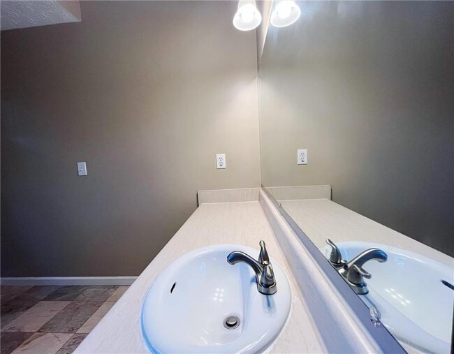 Building Photo - 3060 Oak Meadow Dr
