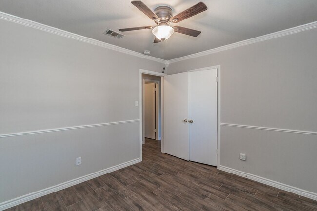 Building Photo - COMING SOON! UPDATED 3 BEDROOM IN ALEDO