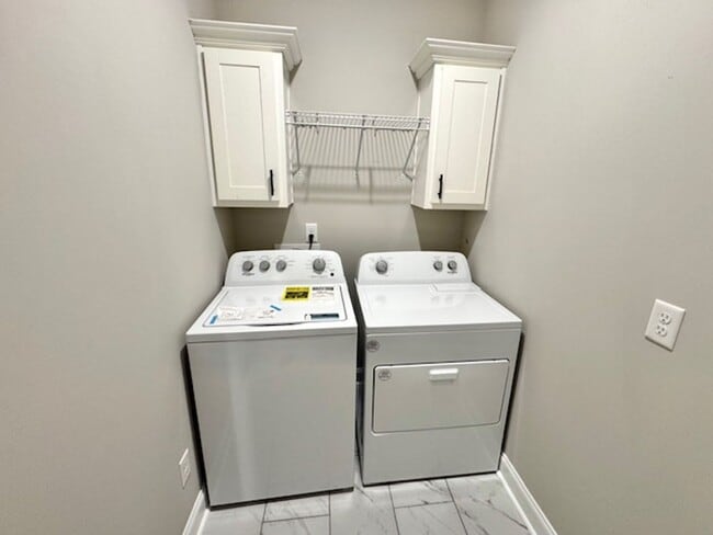 Building Photo - TuckerView570