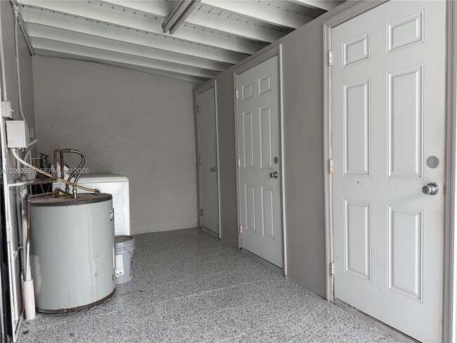 Building Photo - 251 SW 69th Ave