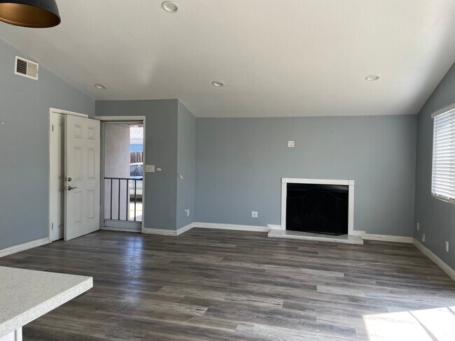 Building Photo - 506 W Gage Ave