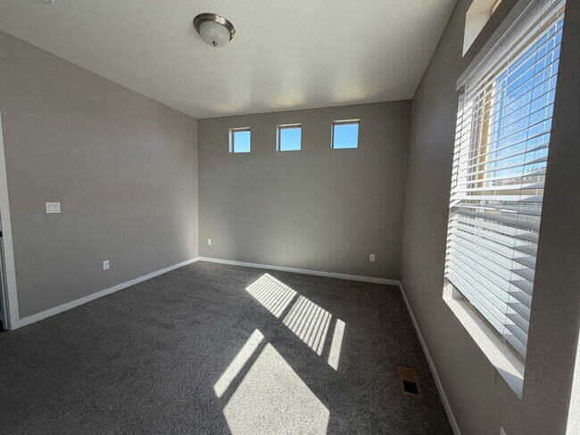 Building Photo - Beautiful Home in the Heart Of Castle Rock
