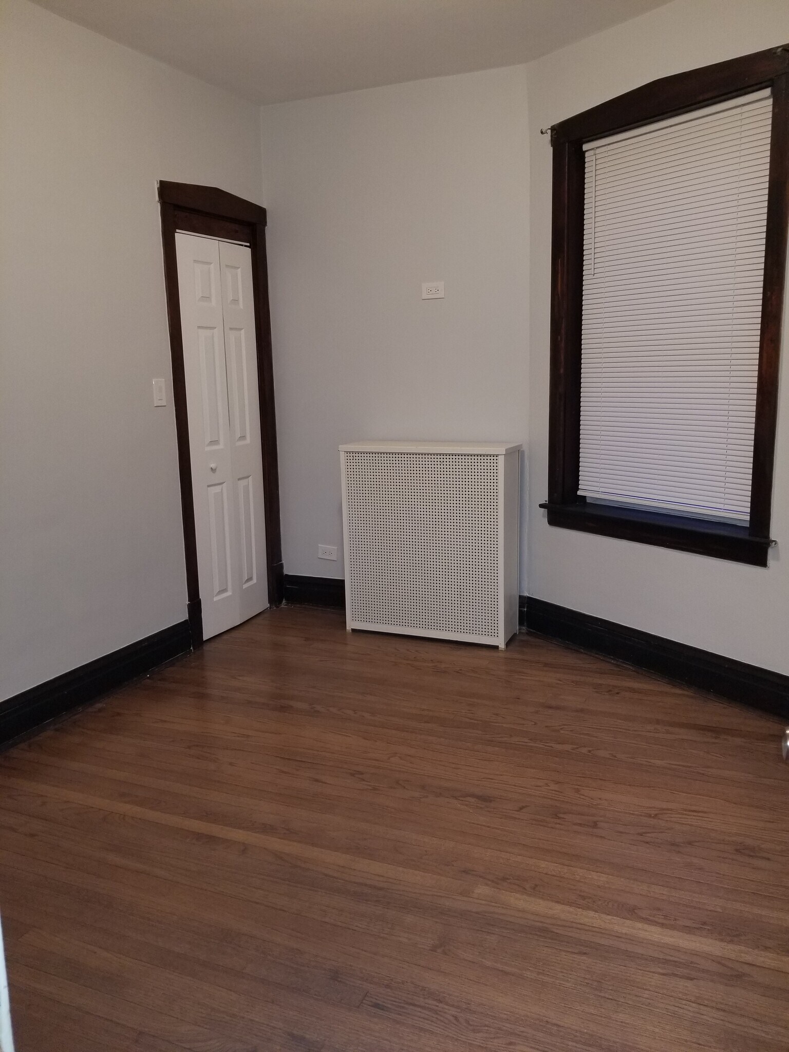 3rd bedroom - 4939 W Cornelia Ave