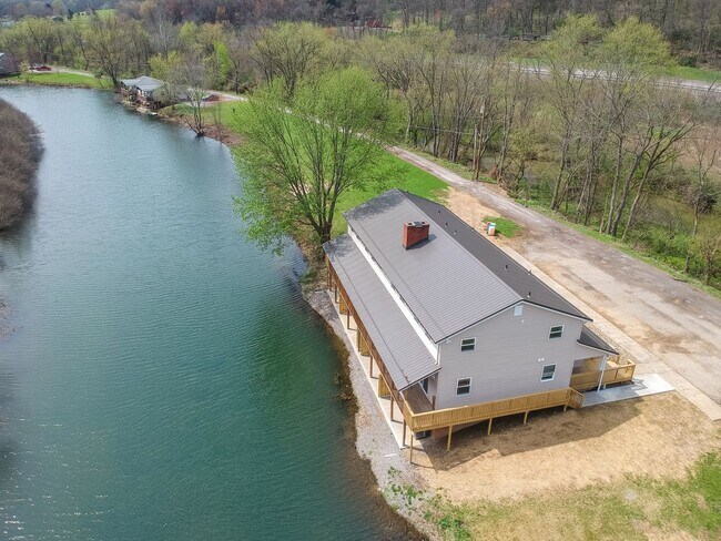Building Photo - 153 Kathleen Dr