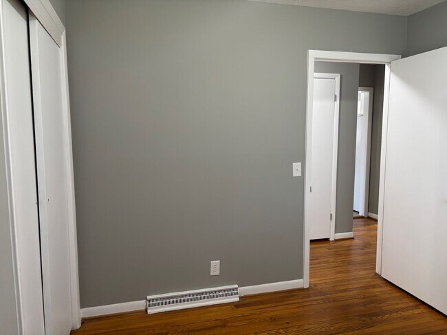 Building Photo - 3 bed, 1 bath brick home located in Asheboro