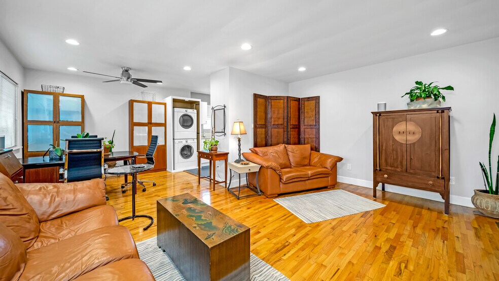 Building Photo - 16711 S Berendo Ave