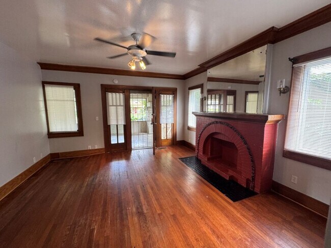Building Photo - 2 bedrooms with sunroom, 1 bath , spacious kitchen, tons of historic features!  New kitchen and b...