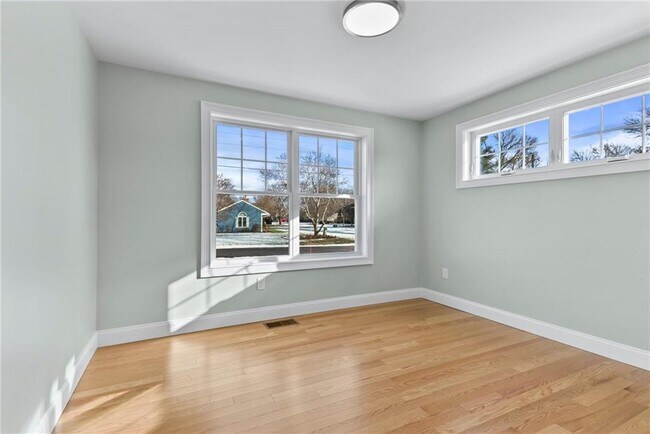 Building Photo - 95 Honeysuckle Rd