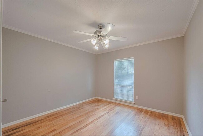 Building Photo - 927 Carlingford Ln
