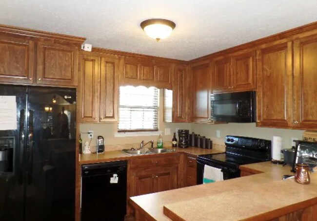 Building Photo - Charming 3BR Home with Open Floor Plan, Screened Porch & Covered Front Porch in Lakeland