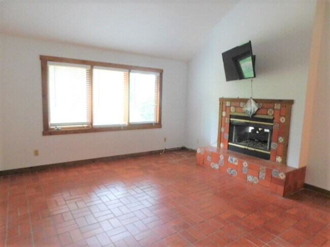 Building Photo - 20 Toppin Dr