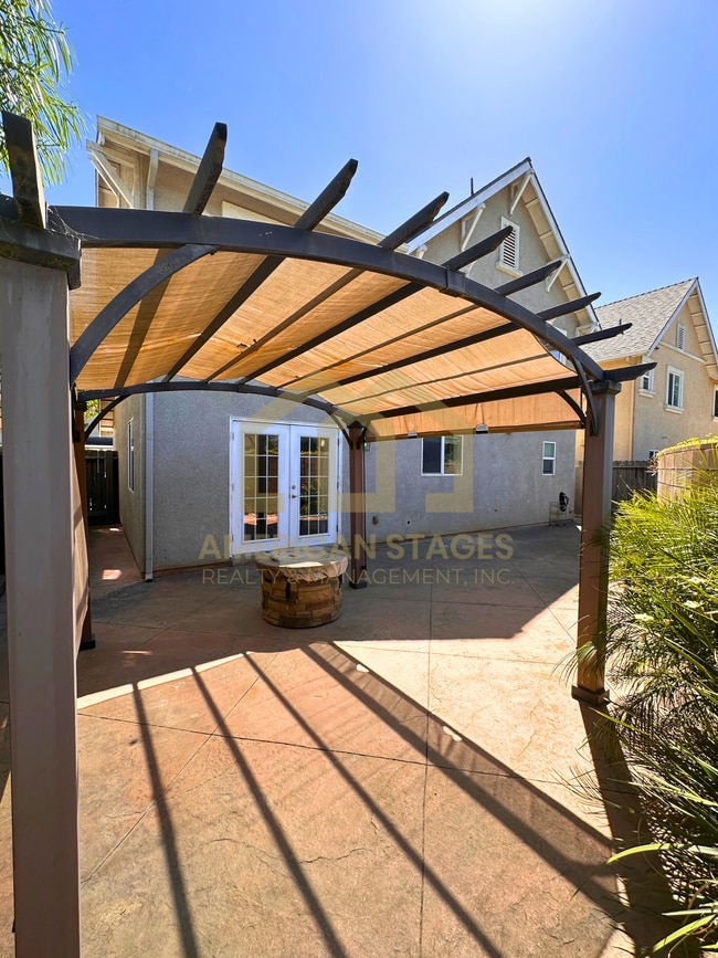 Building Photo - 1441 Crown Cir