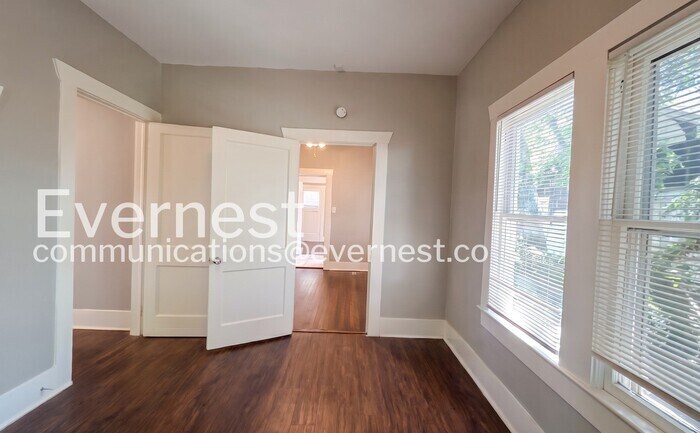 Building Photo - 1007 Archer St