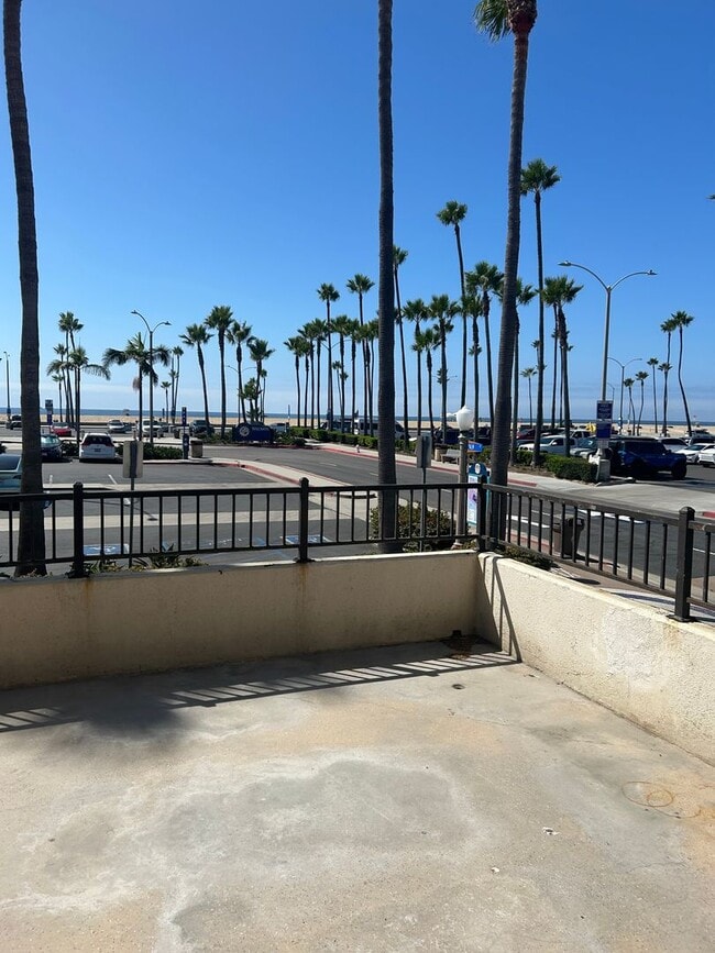 Building Photo - Beach front