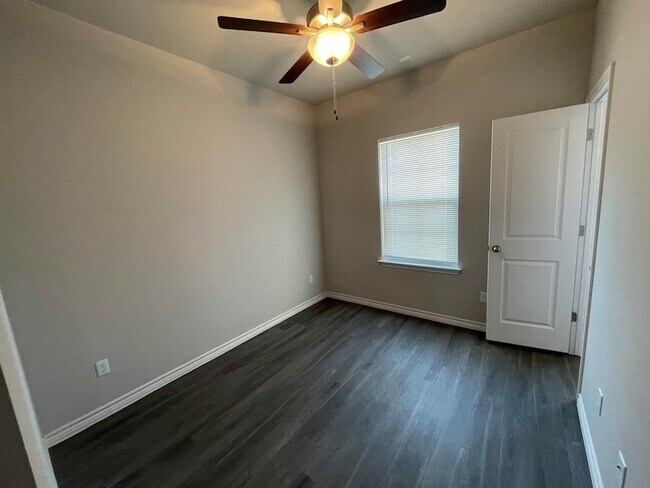 Building Photo - 107 Peruna Dr