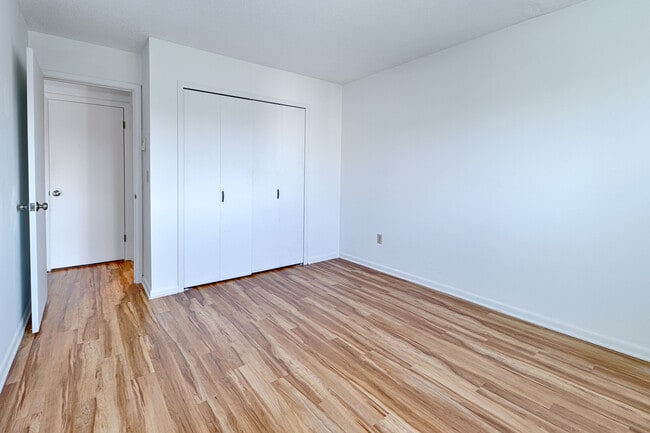 Building Photo - 155 Short Beach Rd