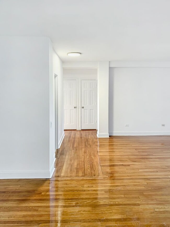 Building Photo - A prized destination in beautiful Forest Hill Garden, a place to call home