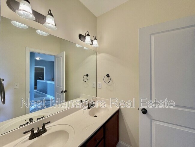 Building Photo - 4033 Hunting Path Dr