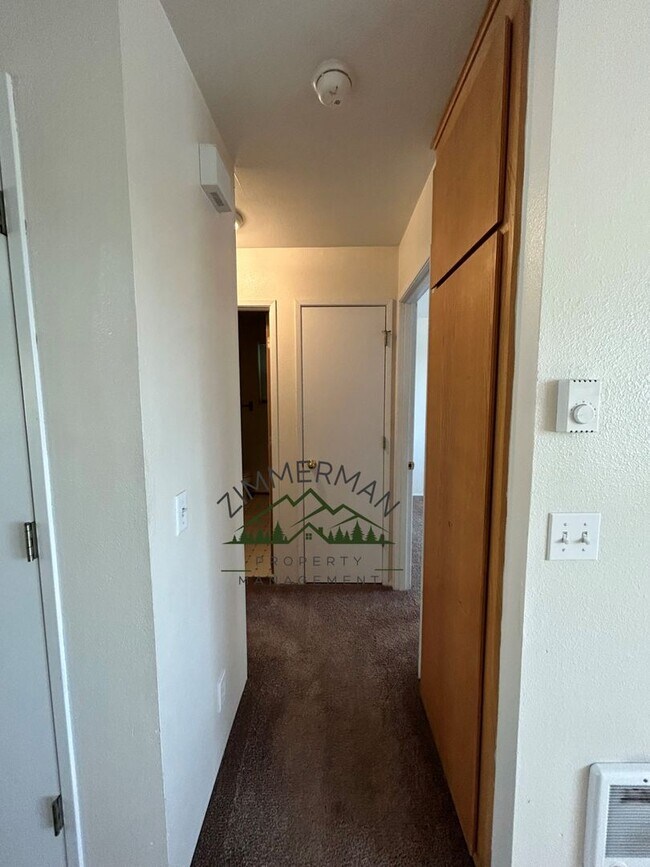 Building Photo - 427 S 58th St