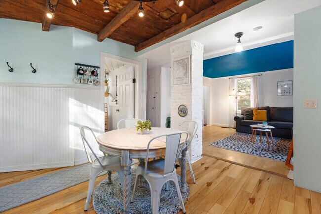 Building Photo - 78 Morning St