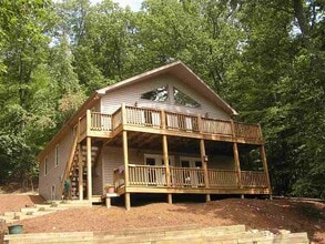 Building Photo - 175 Deer Dr