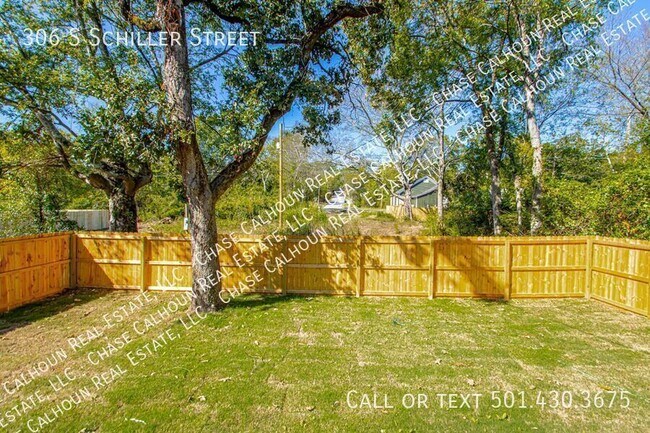 Building Photo - 306 S Schiller St