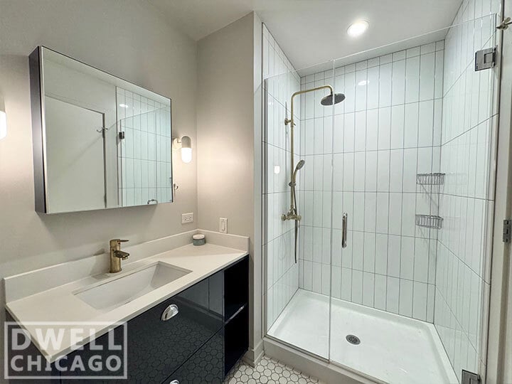 Building Photo - 640 N La Salle Dr