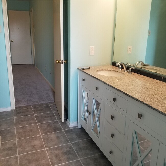 Building Photo - 6206 Verde Valley Dr