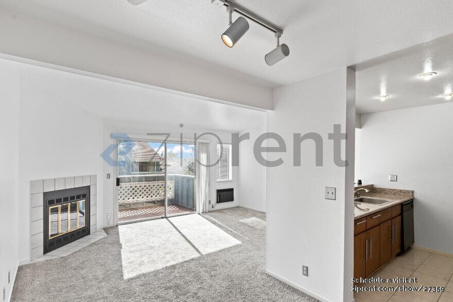 Building Photo - 1511 Four Oaks Cir
