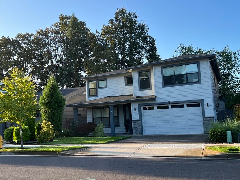 Building Photo - 4960 SE Oakhurst St