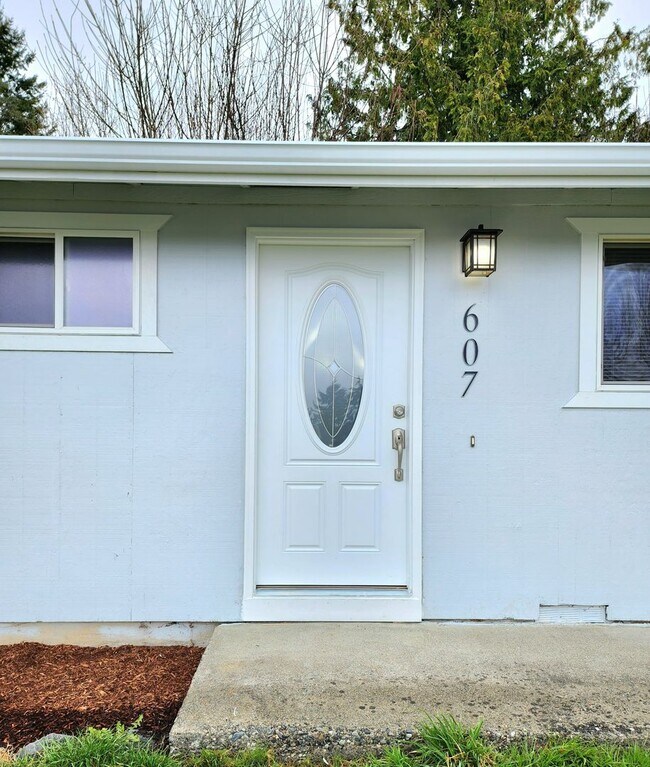 Building Photo - 3 Bedroom / 1 Bath Home in Lake Stevens with View