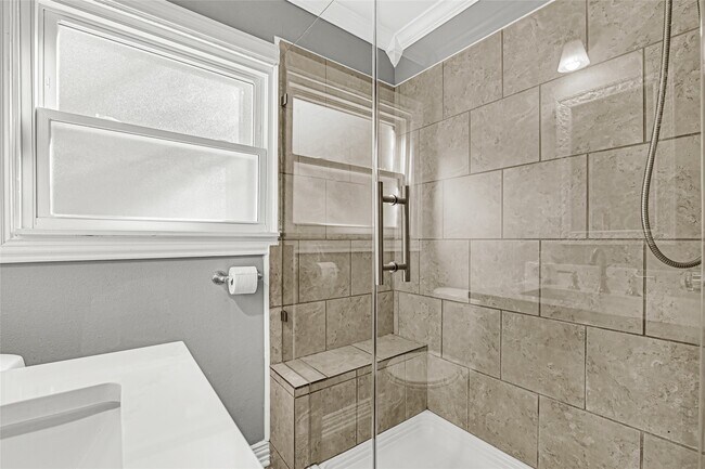 Building Photo - 5518 Sweetbriar St