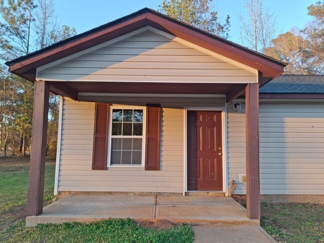 Building Photo - Cute Duplex Across from Putnam Primary School