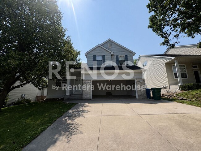 Building Photo - Available September 1st 3 Bedroom 3 Bath Single Family Home in Plymouth