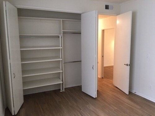 Building Photo - 10585 Missouri Ave