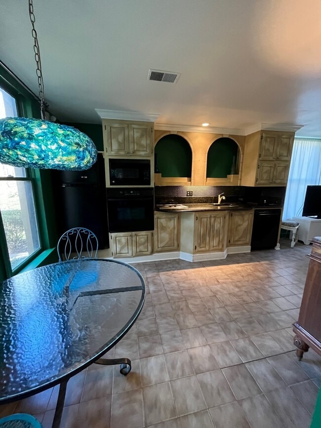 Building Photo - 203 Holly Ridge Ln