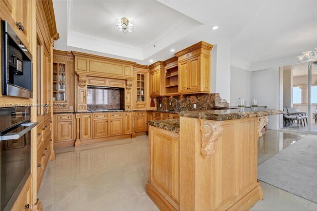 Building Photo - 7154 Fisher Island Dr