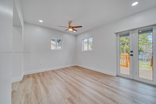 Building Photo - 4345 SW 5th Terrace