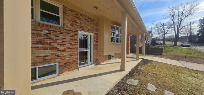 Building Photo - 5616 Old Temple Hill Rd