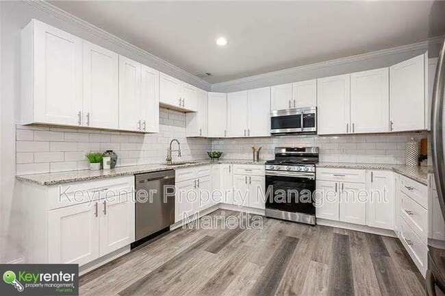 Building Photo - 872 Beryl St SW