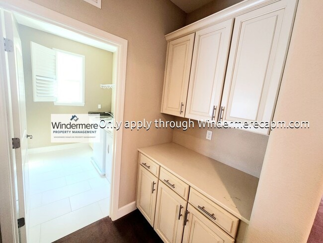 Building Photo - Gorgeous 3BR/3BA Roseville Rental Home
