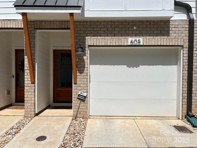 Building Photo - 608 Old Dominion Dr